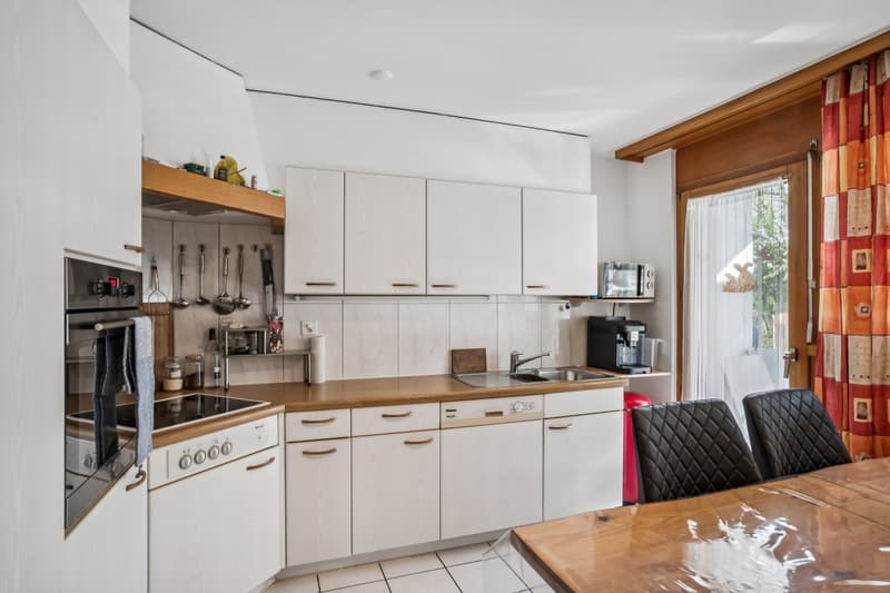 Appartement confortable de 4,5 pièces dans le quartier de villas attractif de Raron (5)