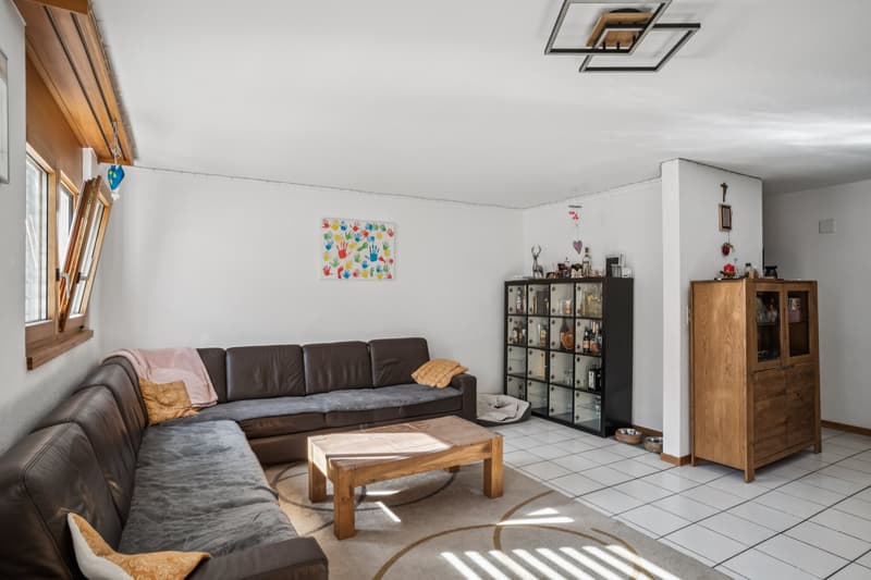 Appartement confortable de 4,5 pièces dans le quartier de villas attractif de Raron (4)