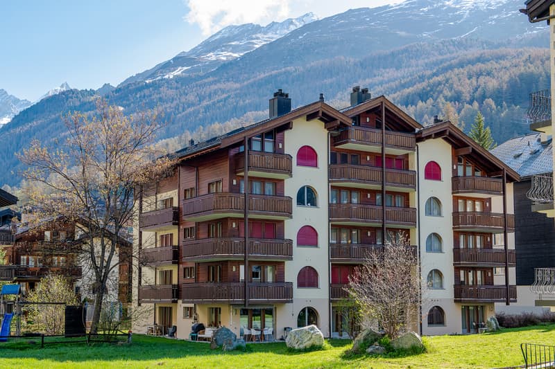 Centrally located, beautiful 4.5-room apartment with a unique Matterhorn view (1)