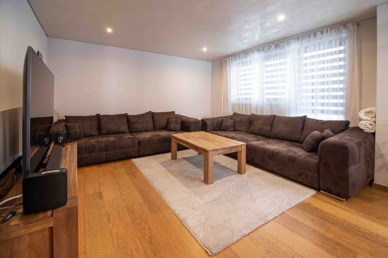 Komplett renoviertes Mehrfamilienhaus mit 3 Wohneinheiten, Garage und (5)