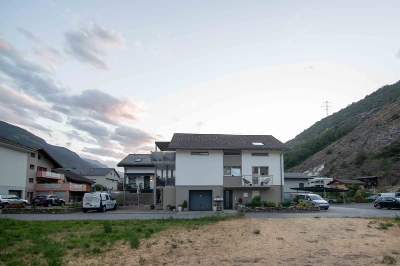 Komplett renoviertes Mehrfamilienhaus mit 3 Wohneinheiten, Garage und (3)