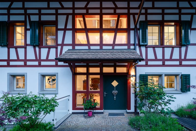 11-Zimmer-Haus mit 7 Bäder & Pool (1)
