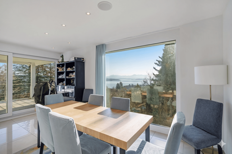 Modern single-family house with panoramic lake view (3)