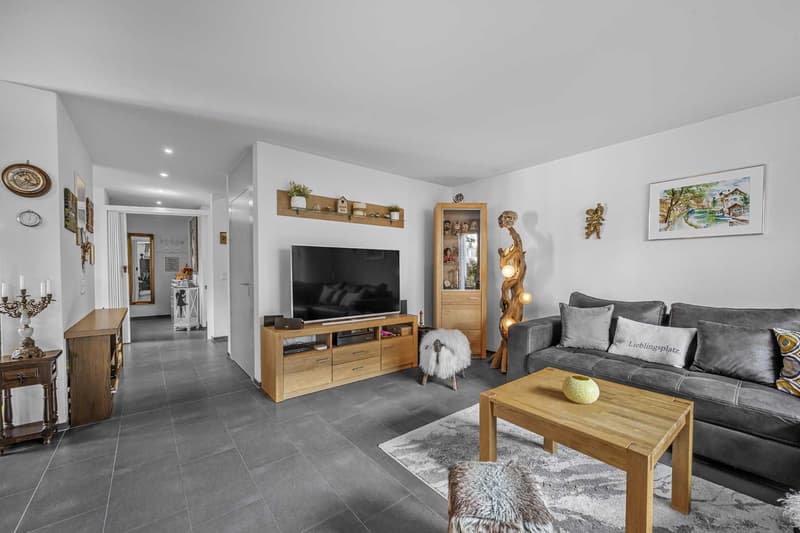 Perfect family home in a quiet village center location (2)