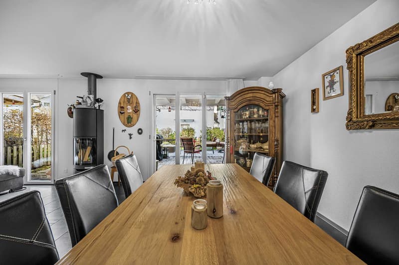 Perfect family home in a quiet village center location (1)