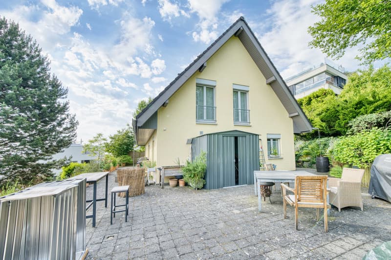 Dreamy single-family house with lake view & spacious garden (1)