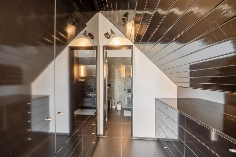 Modernes Einfamilienhaus mit Panorama-Seesicht (12)