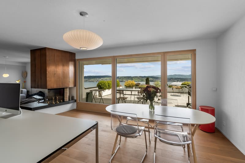 Terraced house with dreamy lake view and design potential (4)