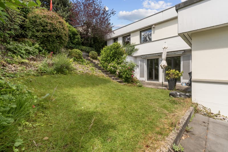 Terraced house with dreamy lake view and design potential (9)
