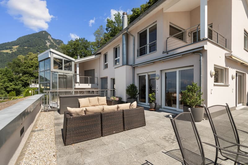 Traumhaftes Wohnen mit riesigem Garten und unverbaubarem See & Alpenpa (2)