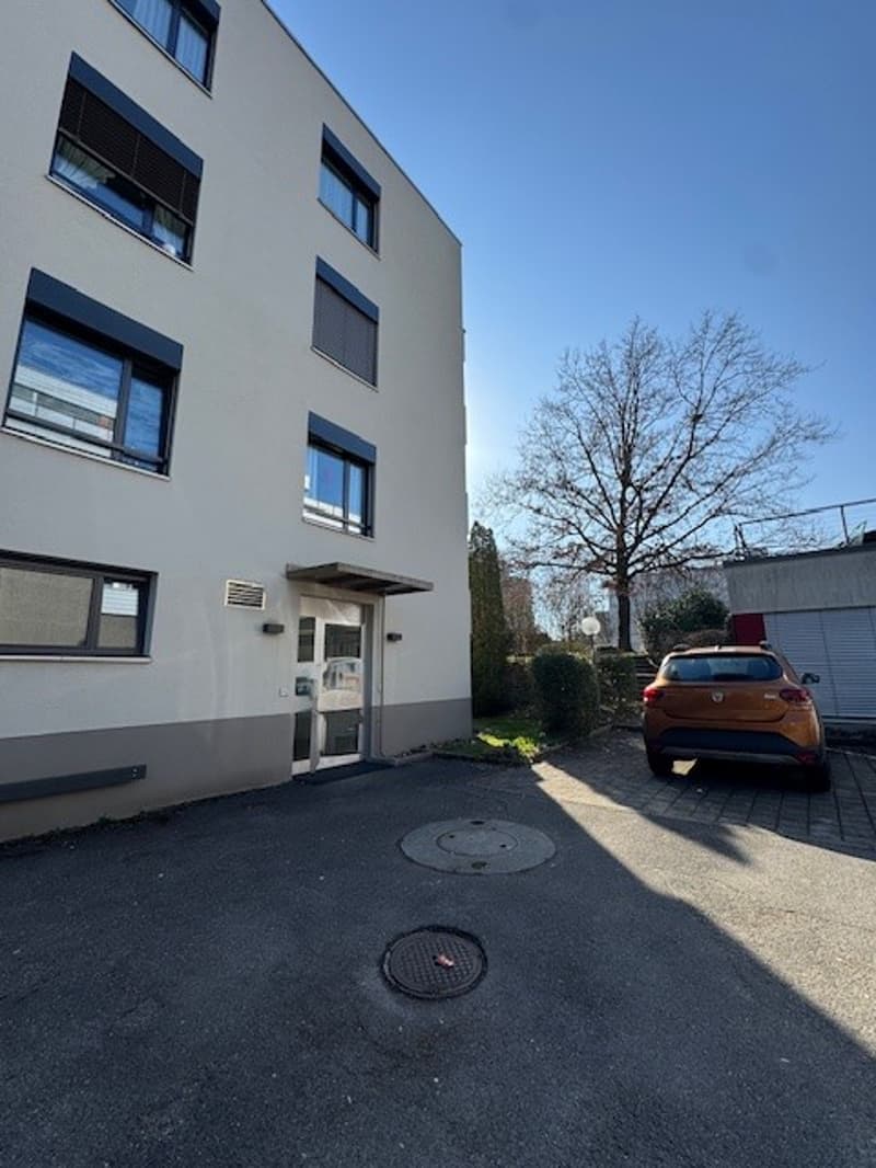 Local commercial attractif dans un emplacement bien desservi - polyvalent (6)