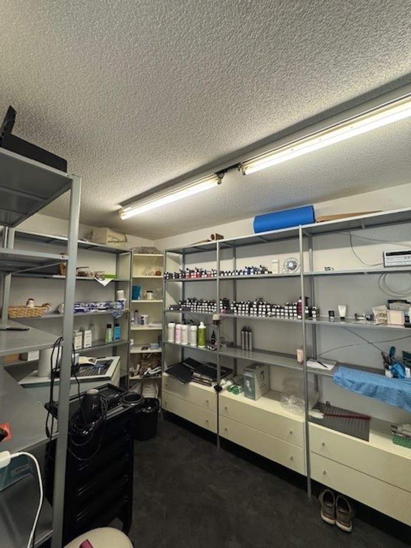 Local commercial attractif dans un emplacement bien desservi - polyvalent (3)
