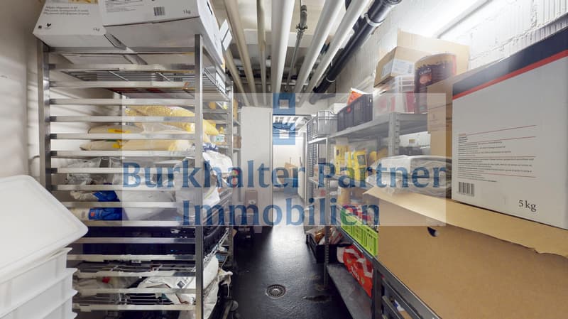 Espace commercial polyvalent d'une superficie totale de 361 m² sur 2 étages dans un emplacement central à Berne - en option avec un espace de stockage supplémentaire (130 m²) au 1er sous-sol Monbijoustrasse 28, 3011 Berne Dans un excellent emplacement au centre-ville de Berne, nous louons à partir du 1er. (8)