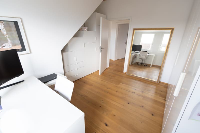 Sehr schöne 3.5-Zimmer-Dachwohnung mit toller Aussicht in Jenins (12)