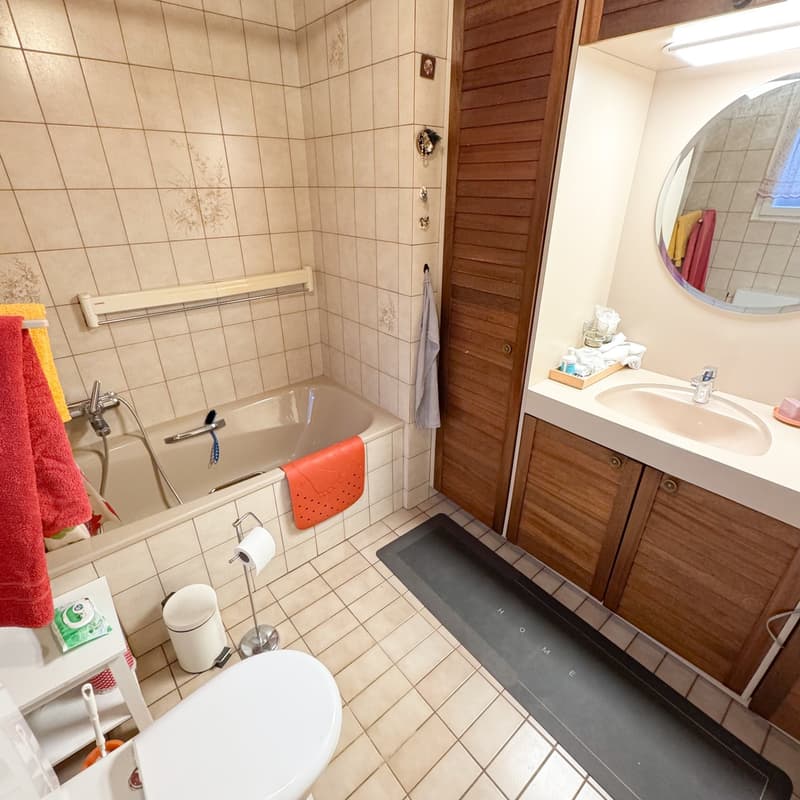 Bathtub, toilet, sink, mirror, towel rack, floor with white tiles