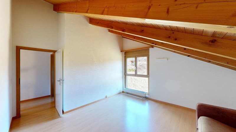 empty room, wooden floor, white walls, large window, wooden ceiling