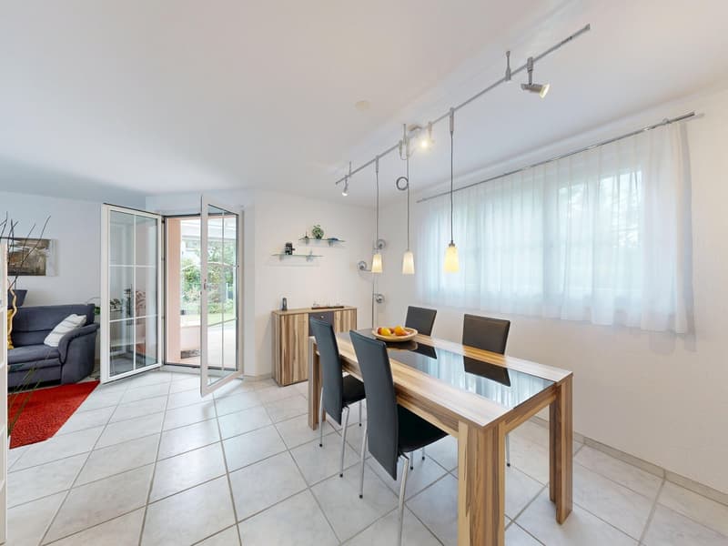 Casa unifamiliare di 5,5 locali in stile rustico in posizione privilegiata ad Aesch (3)
