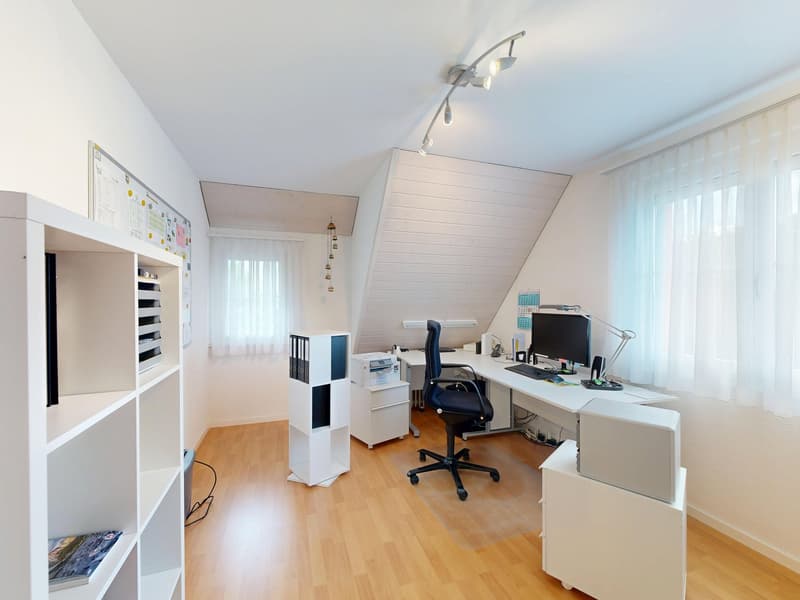 Casa unifamiliare di 5,5 locali in stile rustico in posizione privilegiata ad Aesch (9)