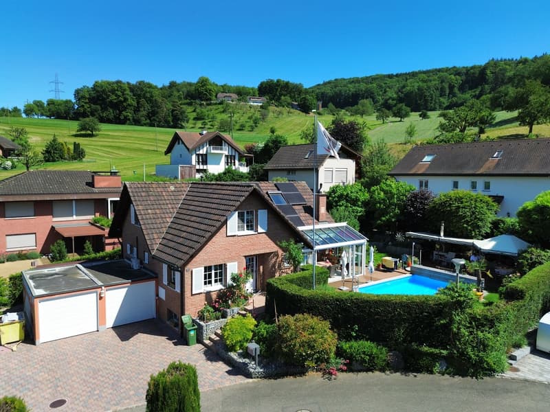 Stylish 6.5-room single-family house in top location in Münchenstein (1)