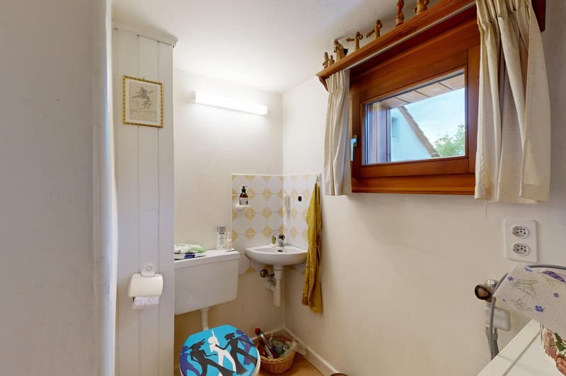Casa d'angolo di 5 locali affascinante nel centro del villaggio (8)