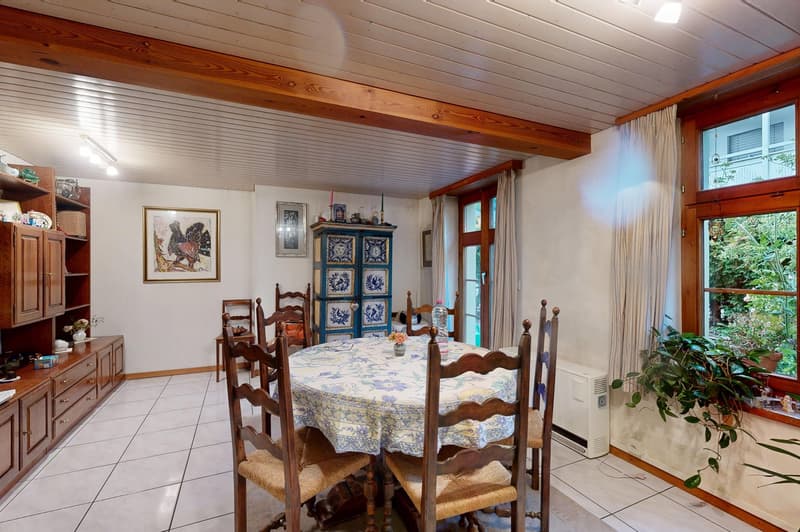 Casa d'angolo di 5 locali affascinante nel centro del villaggio (2)