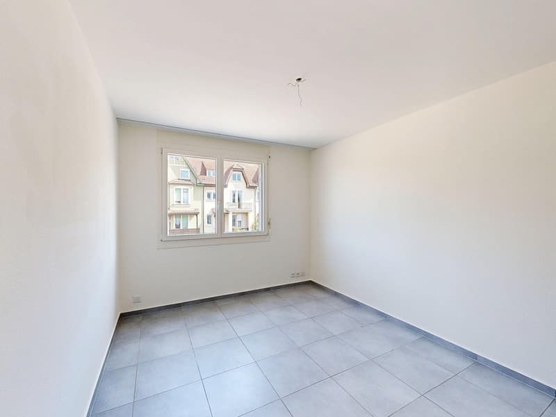 Helle 3.5-Zimmer-Wohnung im Baurecht mit Balkon und Aussenparkplatz (4)