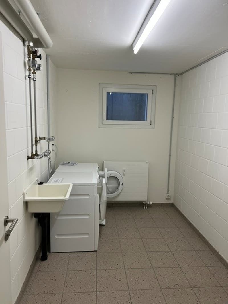 Helle 3.5-Zimmer-Wohnung im Baurecht mit Balkon und Aussenparkplatz (10)