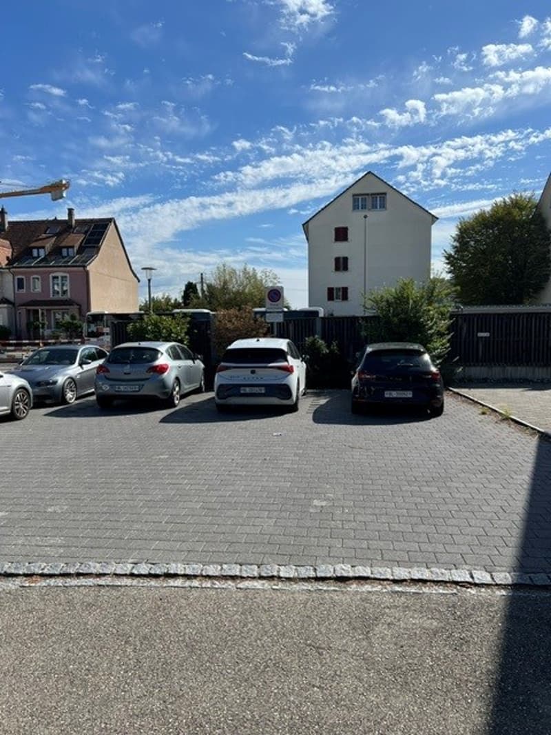 Helle 3.5-Zimmer-Wohnung im Baurecht mit Balkon und Aussenparkplatz (9)