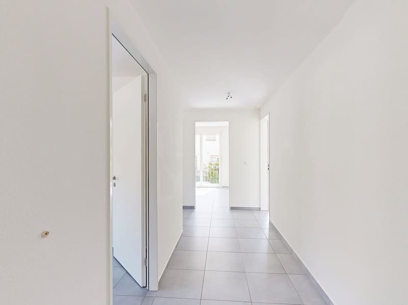 Helle 3.5-Zimmer-Wohnung im Baurecht mit Balkon und Aussenparkplatz (7)