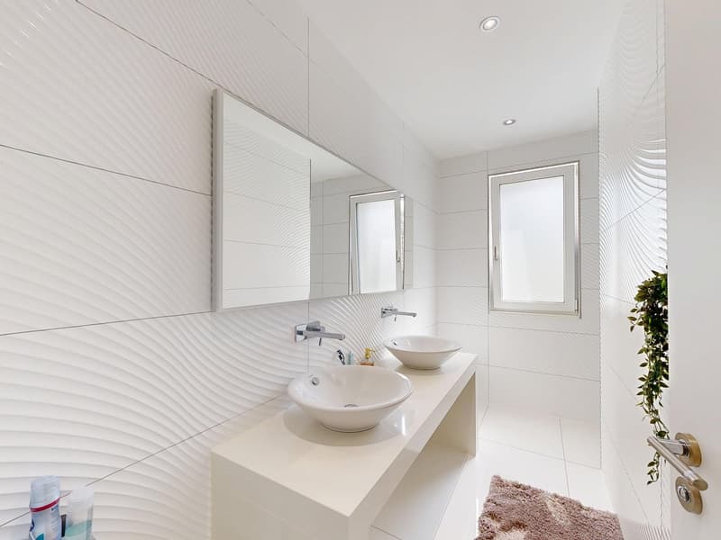 7.5-Zimmer-Villa mit Pool und grosszügigem Raumangebot (10)