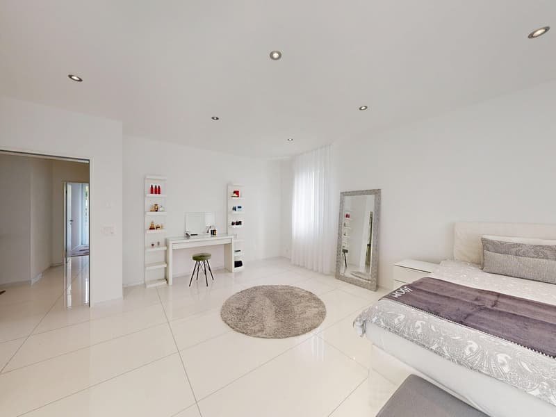 7.5-Zimmer-Villa mit Pool und grosszügigem Raumangebot (8)