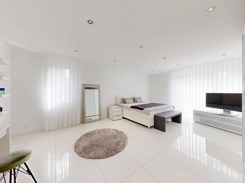 7.5-Zimmer-Villa mit Pool und grosszügigem Raumangebot (7)