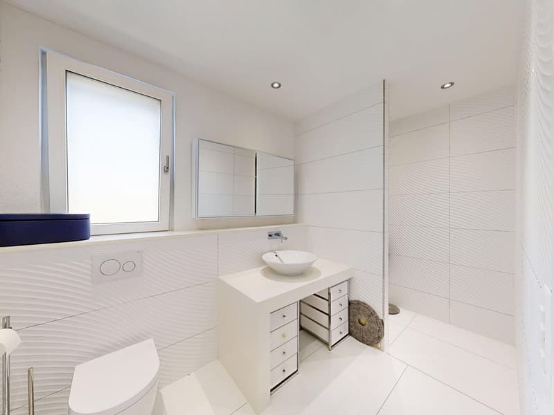 7.5-Zimmer-Villa mit Pool und grosszügigem Raumangebot (12)