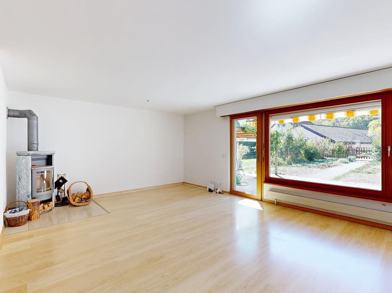 5.5-Zimmer Mittelhaus mit vielseitigem Raumangebot (2)
