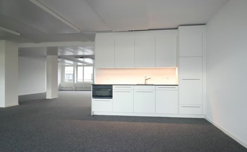Spazio ufficio illuminato ad Aeschengraben (7)