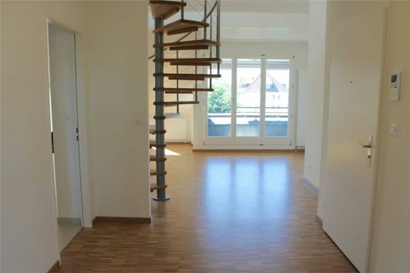 In Riehen, spacious 2.5-room apartment with gallery for rent (4)