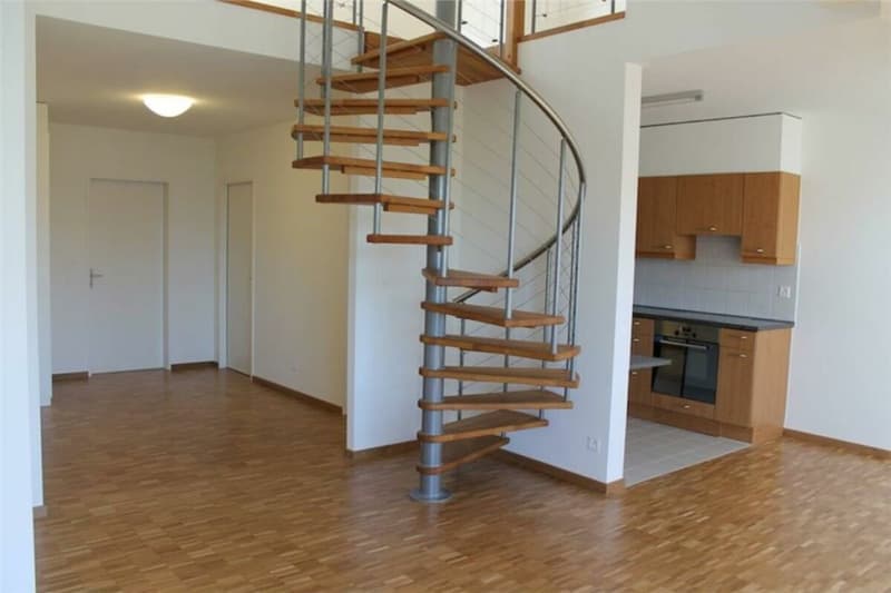 In Riehen, spacious 2.5-room apartment with gallery for rent (5)