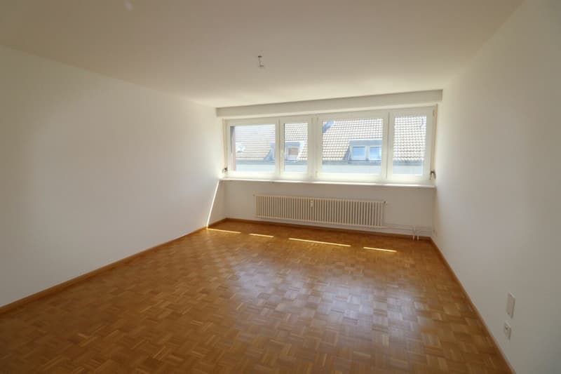 Vivre à Riehen - appartement spacieux 3 1/2 pièces avec chambre mansardée supplémentaire dans une rue de quartier calme (5)