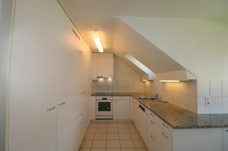 Vivre à Riehen - appartement spacieux 3 1/2 pièces avec chambre mansardée supplémentaire dans une rue de quartier calme (2)
