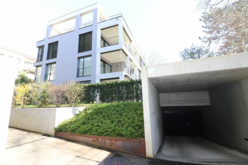 Près d'Aeschenplatz et de la gare CFF - Places de parking en garage souterrain (1)