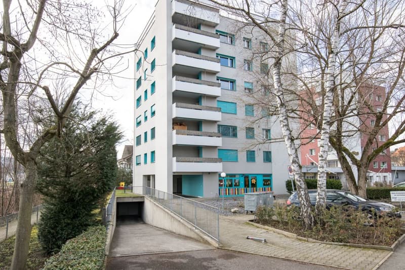 Zwischen Coop Center und Spielplatz Eisweiher - schöne 3-Zimmerwohnung in Oberwil (1)