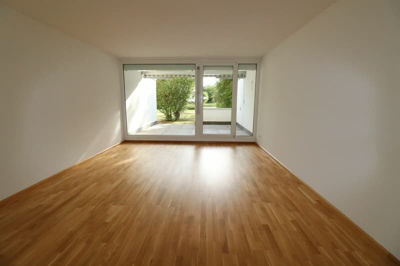 Nähe Mischelicenter- moderne und helle 3 1/2 Zimmer-Maisonette-Wohnung mit Gartensitzplatz (4)