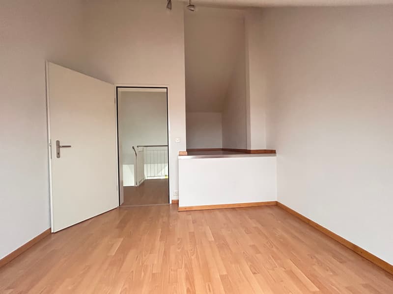 Charming 4.5-room duplex apartment with mountain view (8)