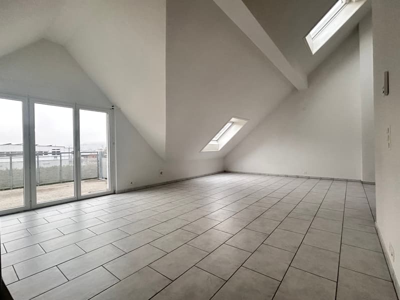 Charming 4.5-room duplex apartment with mountain view (4)