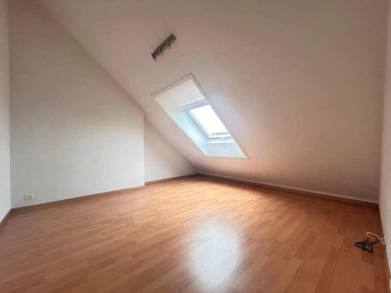 Charming 4.5-room duplex apartment with mountain view (7)