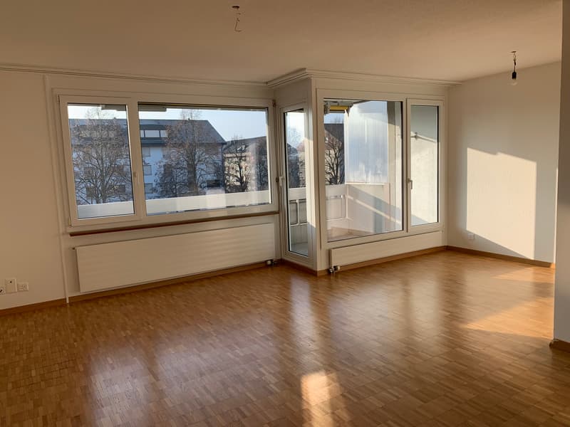 Wohnzimmer mit Blick zu Küche