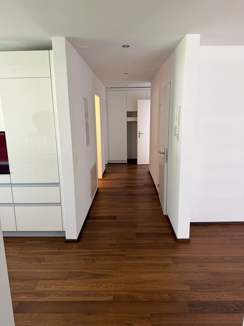 Gang aus Sicht Schlafzimmer zu Wohnungseingang