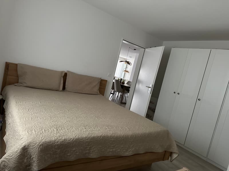 Grosses Schlafzimmer