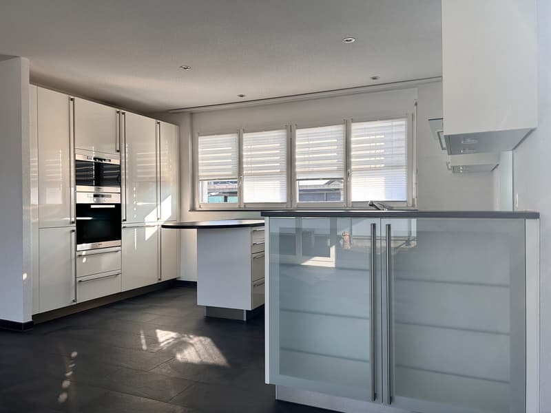 sonnige 4.5-Zimmer-Attikawohnung mit Einstellhallenplatz (4)