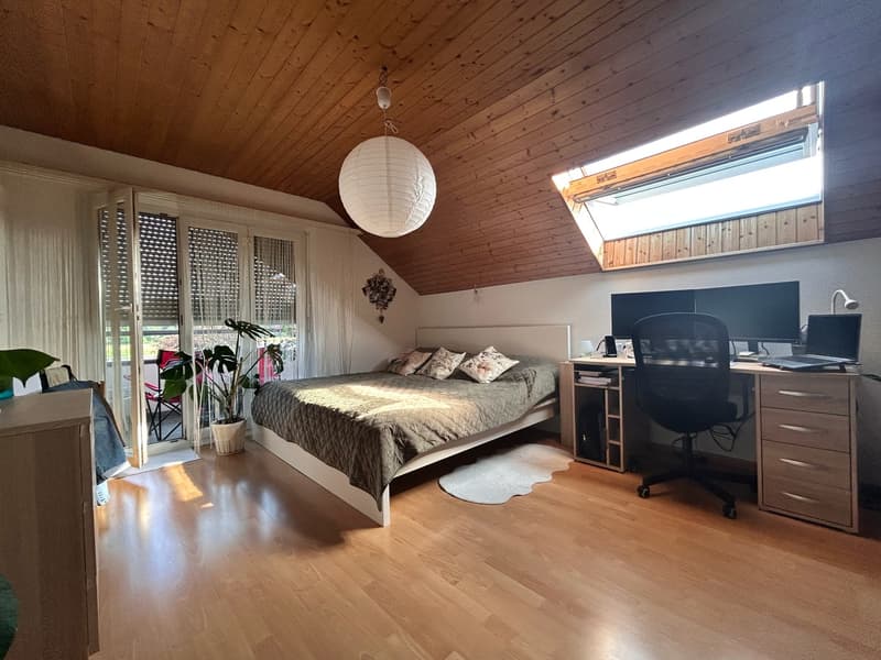 Charmante 2.5-Zimmer-Dachwohnung mit Garage (7)
